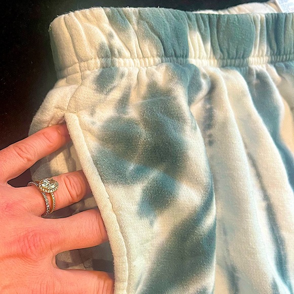 Good American Boyfriend Sweatpants in Blue Orion Tie Dye - Picture 14 of 16